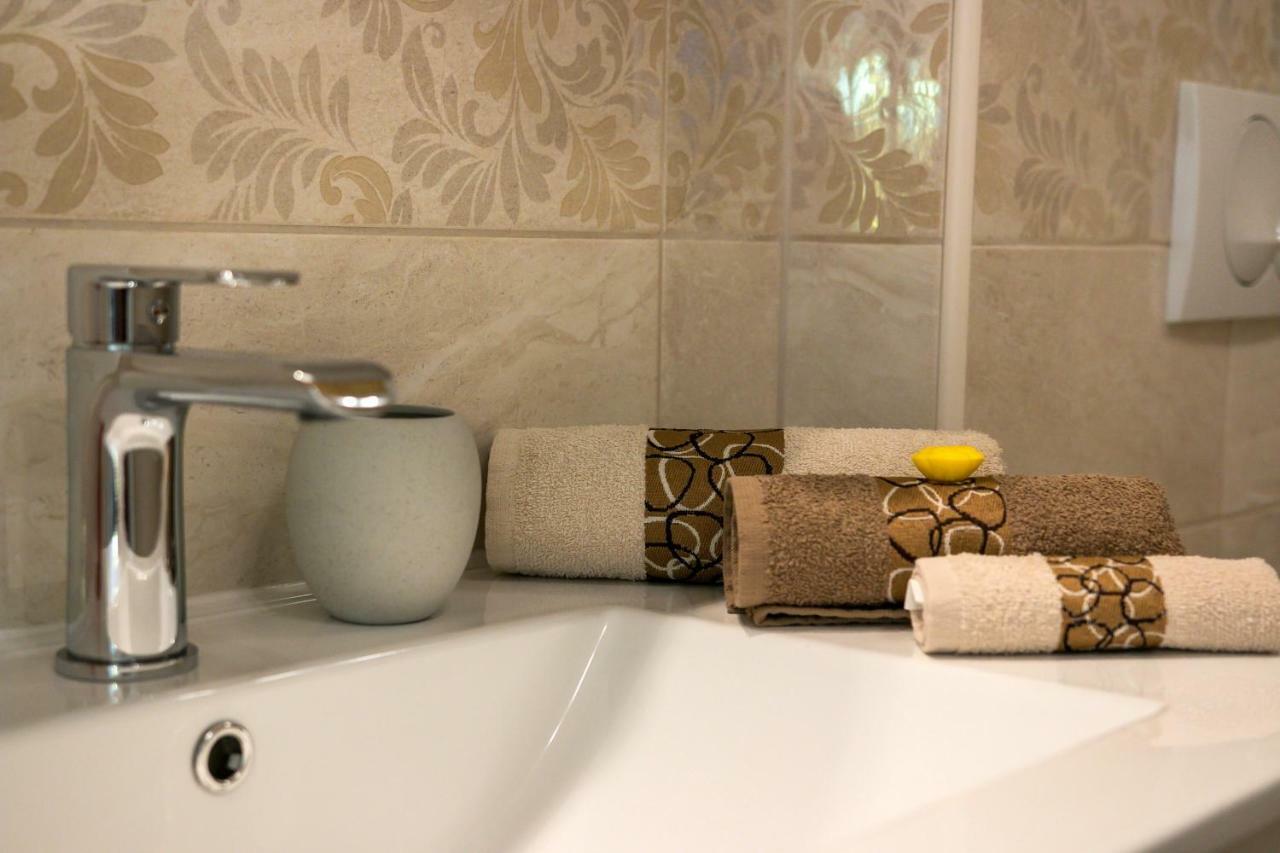 Apartments Relax ヴェリ・ロシニュ エクステリア 写真