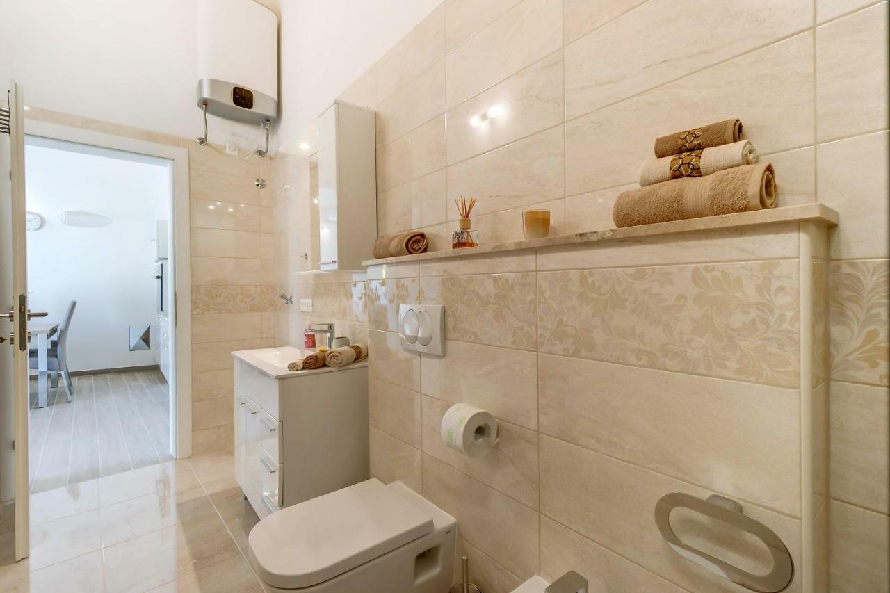 Apartments Relax ヴェリ・ロシニュ エクステリア 写真