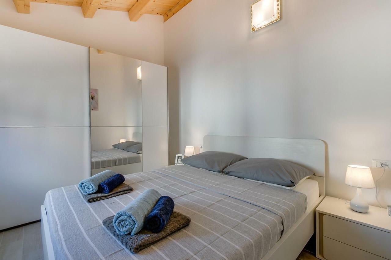 Apartments Relax ヴェリ・ロシニュ エクステリア 写真