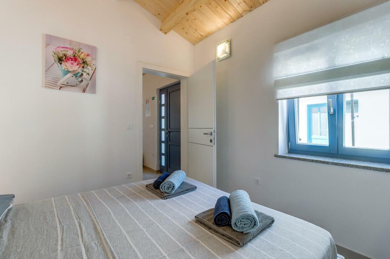 Apartments Relax ヴェリ・ロシニュ エクステリア 写真