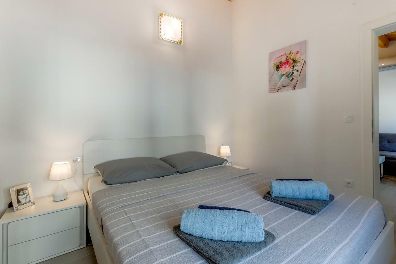 Apartments Relax ヴェリ・ロシニュ エクステリア 写真
