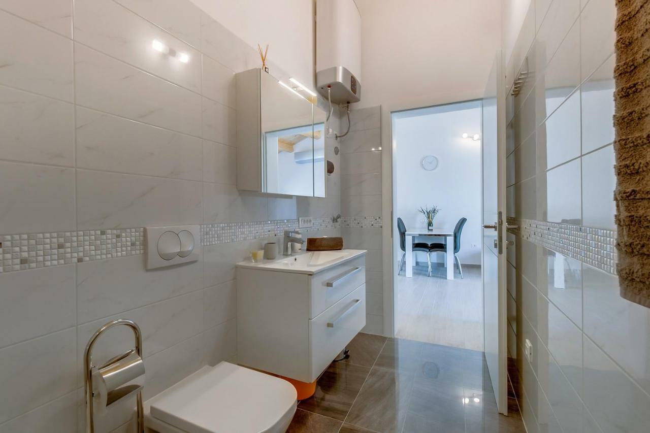 Apartments Relax ヴェリ・ロシニュ エクステリア 写真